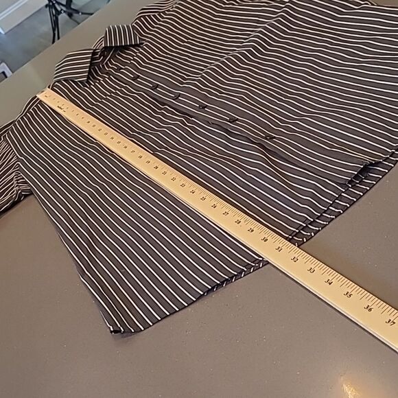 Maxwell's Clothiers exclusively hand tailored black pinstripe shirt. - Picture 4 of 9